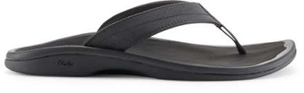 black olukai flip flops