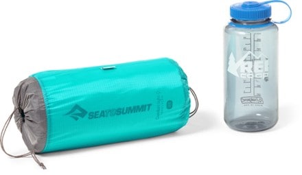 Sea to Summit Comfort Light Insulated Air Sleeping Pad - Women's Stuff sack (32oz bottle not included) (Carribean)