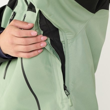 The North Face GTX Hex Jacket - Women's 5