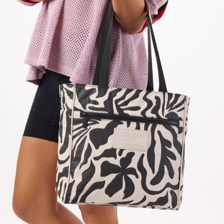 ALOHA Collection Float Go-To Tote 1