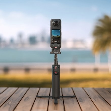 Insta360 2-in-1 Selfie Stick Remote Kit 8