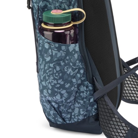 REI Co-op Flash 22 Print Pack Water bottle pocket (Water bottle sold separately)