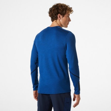 Helly Hansen LIFA Merino Midweight Crew Base Layer Top - Men's 2