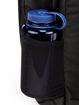 Patagonia Black Hole Pack - 25 L Water bottle pocket (Water bottle sold separately)