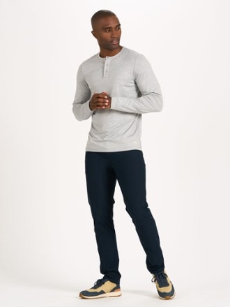 Vuori Long-Sleeve Ease Performance Henley Shirt - Men's 3