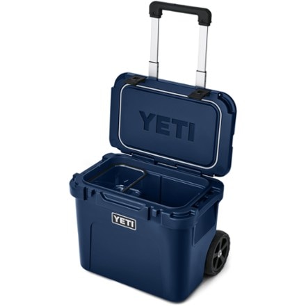 YETI Roadie 32 Wheeled Cooler 8