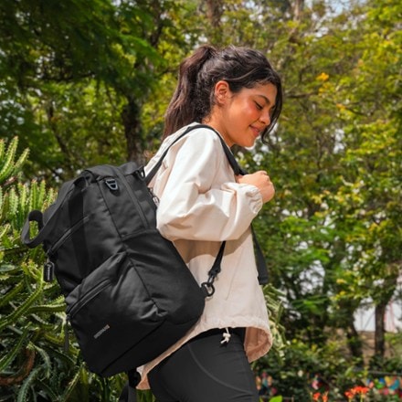 Sherpani Sojourn Tote Pack 7