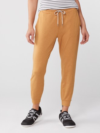 vuori performance jogger pants women's