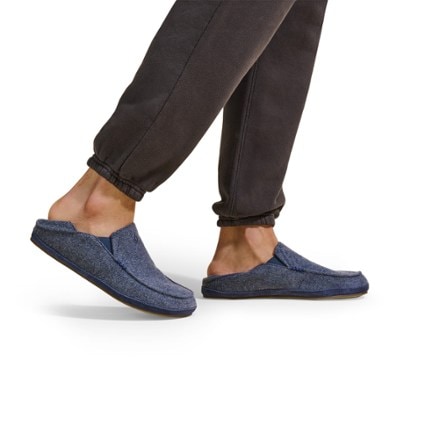 OluKai Moloa Hulu Slippers - Men's 6