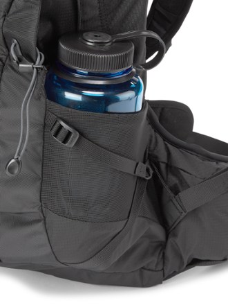 Osprey Talon 22 Pack - Men's Water bottle pocket (Water bottle sold separately) (Stealth Black)