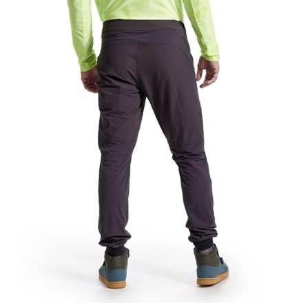 PEARL iZUMi Elevate Bike Pants - Men's 2