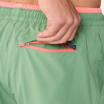 Chubbies Stretch 5.5" Lined Swim Trunks - Men's 5