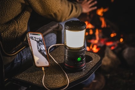 Coast EAL35R 1,000-Lumen Voice Control Rechargeable Lantern 9