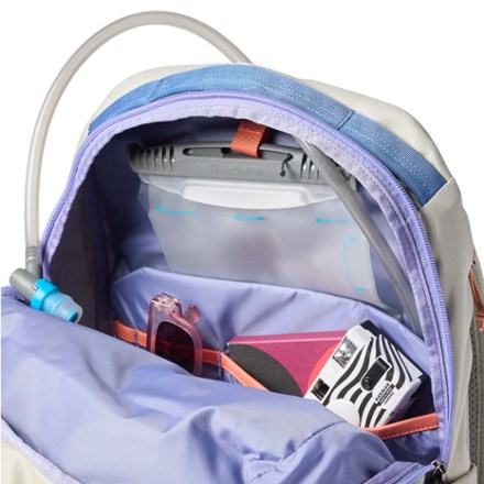 Cotopaxi Abierto 26 L Daypack Hydration reservoir and accessories not included