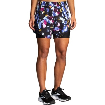 Brooks Chaser 5" 2-in-1 Shorts - Women's 1