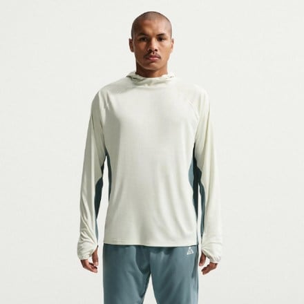 Nike ACG Solar Chase Dri-FIT UV Long-Sleeve Hooded Top - Men's 0
