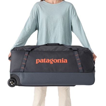 Patagonia Black Hole Wheeled Duffel 100 L 1