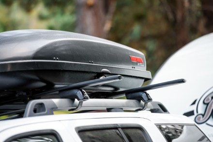 Yakima SkyBox 16 Carbonite Cargo Roof Box 9