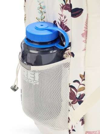 The North Face Jester Daypack - Women's Water bottle pocket (Water bottle sold separately)