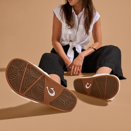 OluKai Sunbeam Slides - Women's 6