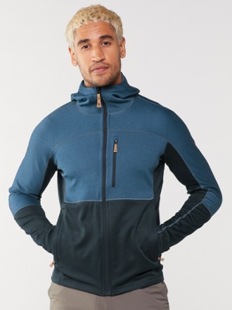 Model info: Height: 6" 2" | Waist: 31" | Wearing size: M