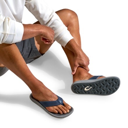 OluKai Ulele Flip-Flops - Men's 5