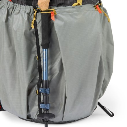 Mountain Hardwear Kazam 60 Pack Trekking pole attachments