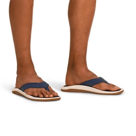 OluKai Kukulu Flip-Flops - Men's 4