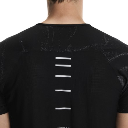 On Performance-T Lumos Top - Men's 5