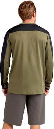 DAKINE Syncline Long-Sleeve Bike Jersey - Men's 1