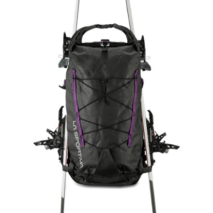 La Sportiva Challenger 28 Pack 9