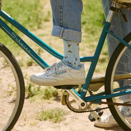 Conscious Step Socks That Protect Bees 4