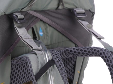 Osprey Kyte 48 Pack - Women's Hydration port & tube routing