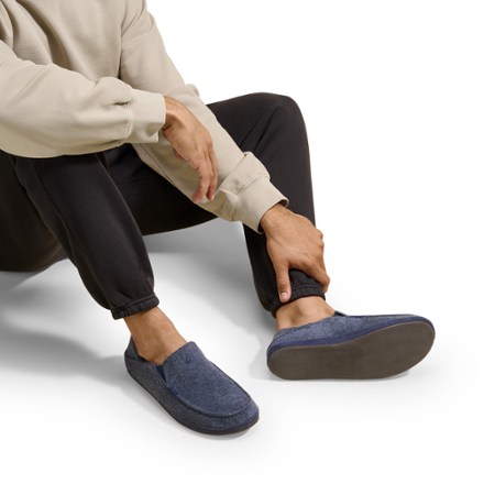 OluKai Moloa Hulu Slippers - Men's 7