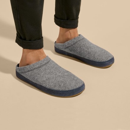 OluKai Hamani Hulu Slippers - Men's 4