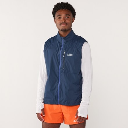 Model info: Height: 6' 0" | Waist: 31" | Wearing size: M