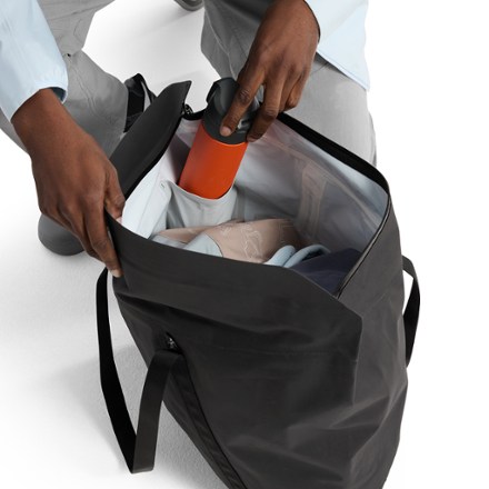 Arc'teryx Granville 30 Carryall Bag Water bottle not included