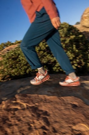 On Cloudhorizon Hiking Shoes - Women's 5