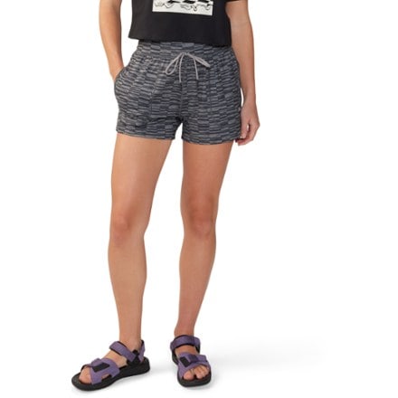 Mountain Hardwear Chill Action Shorts - Women's 1