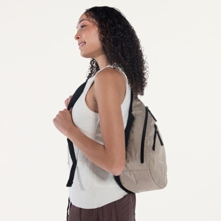 Sherpani Esprit Anti-Theft Sling Bag 7