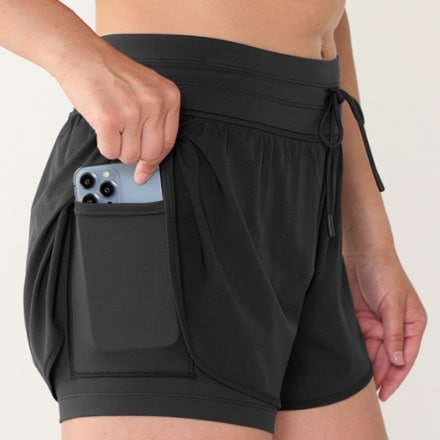 Vuori Daily Speed Shorts - Women's 4