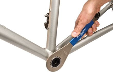 Park Tool BBT-9 Bottom Bracket Tool In use