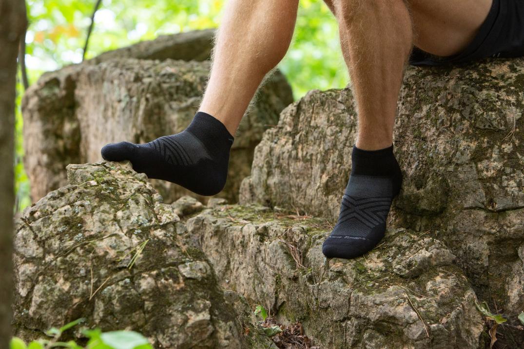 Location Image for Run Quarter Ultralightweight Cushion Socks - Men's