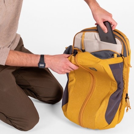 NEMO Vantage 30 L Endless Promise Everyday Adventure Daypack 5