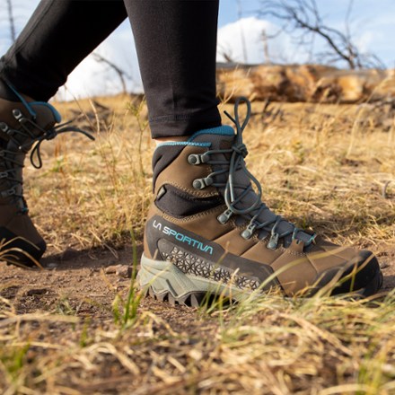 womens hiking boots rei