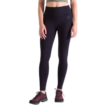 On Body Image of color Black/Onyx
