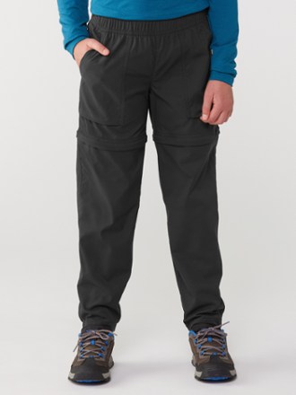 Model info: Height: 4'8" | Wearing size: M Kids