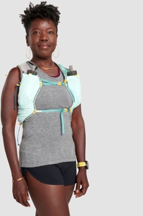 Ultimate Direction Ultra Vesta 6.0 Hydration Vest - Women's 1