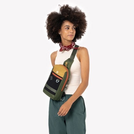 Sherpani Pike Sling Bag - Women's 4