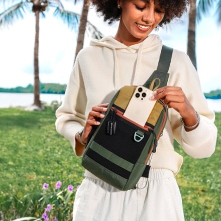 Sherpani Pike Sling Bag - Women's 10